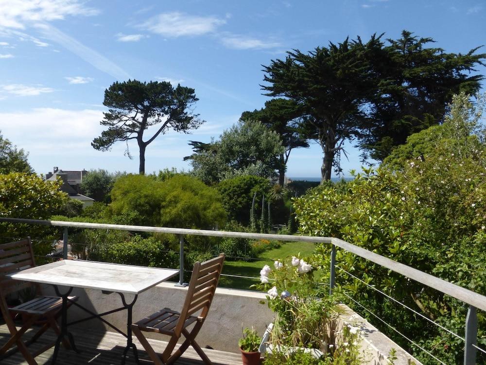Holiday Flat With sea and Garden View, Just 400m From the Beach in Port-blanc Featured Image