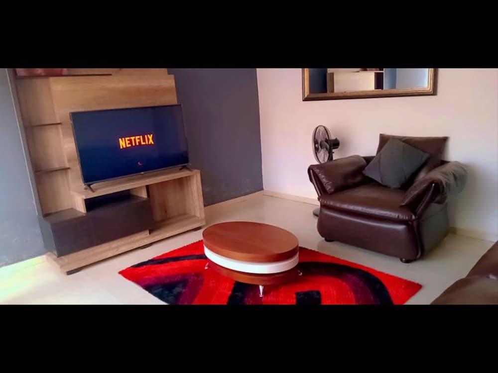 إنجوي ثيس فولي فورنيشد أبارتمنت إن تشيليلابومبو الصورة الأساسية