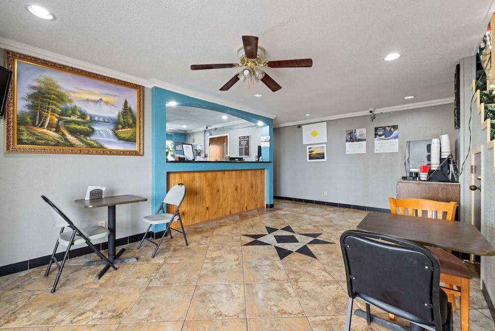 دايز إن باي ويندام كينيدي/كارنس سيتي الردهة