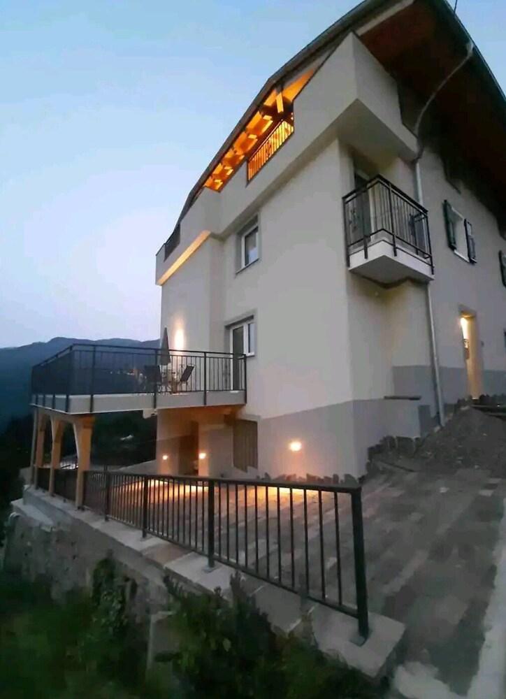 بي آند بي ونا روزا المنطقة الخارجية