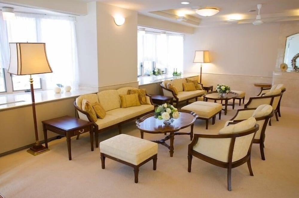 هوتل كارويزاوا إليجانس قاعة الاستقبال