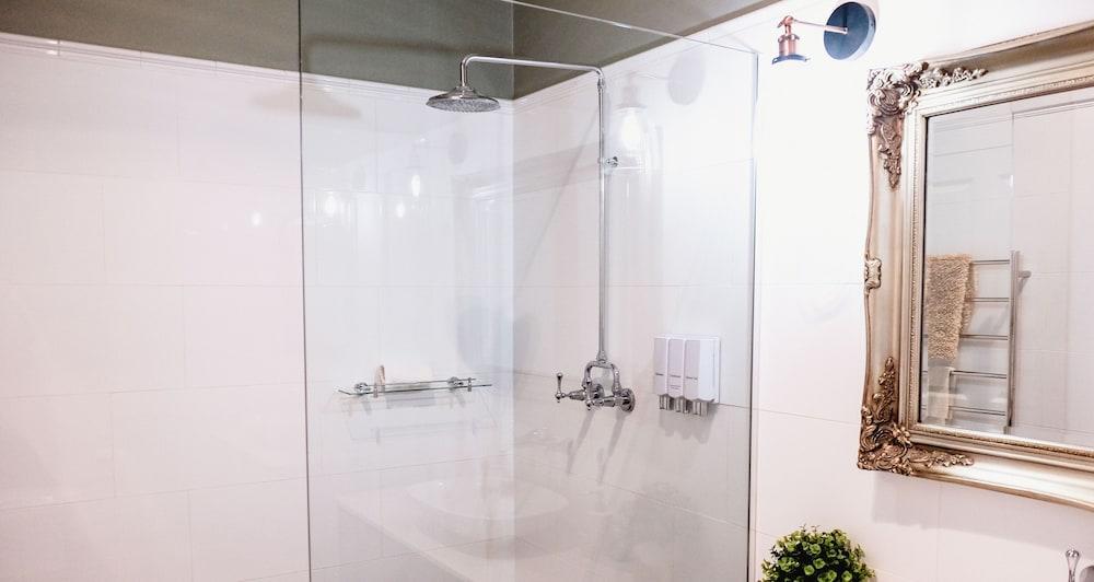 هولبروك هوتل حمام