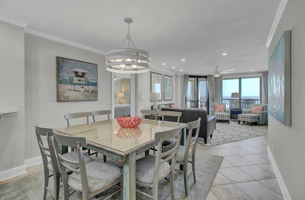 502 Summerhouse by Avantstay Ocean Front Condo w/ Community Pool Access Interior