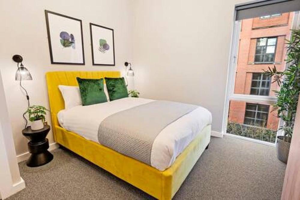 Host Stay Ropewalks Quarters V Room