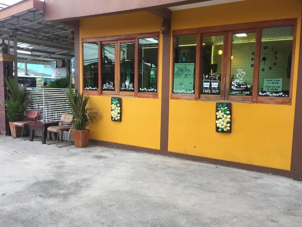 Baan Bussara Exterior