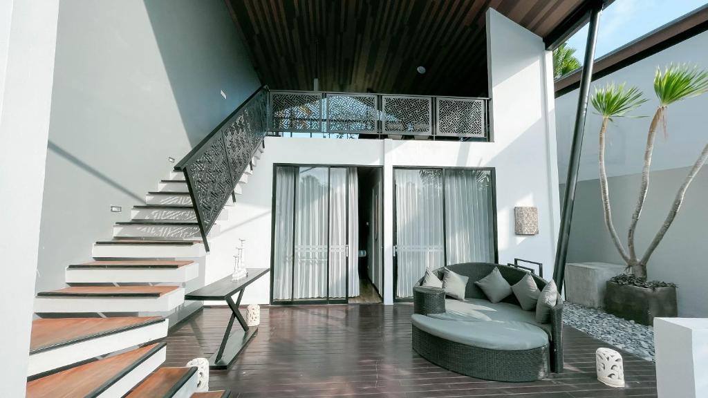 أرمادا فيلا باي ذا لافانا أخرى