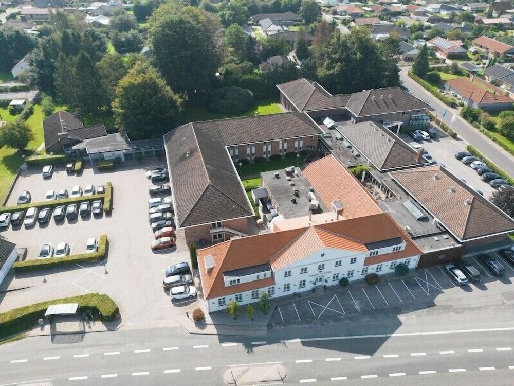 فريدريك ذا سيكث هوتل