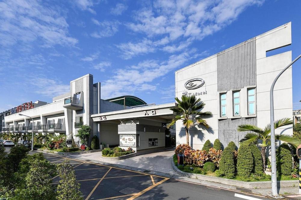 Hwu Meei Motel Exterior