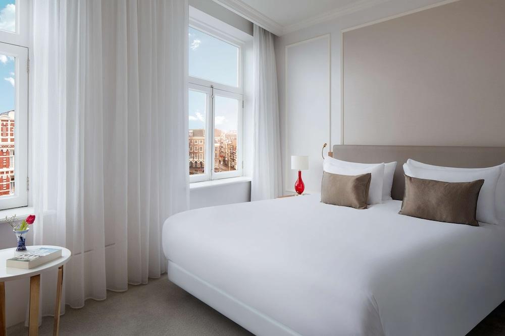 فندق تيفولي دولين في أمستردام غرفة