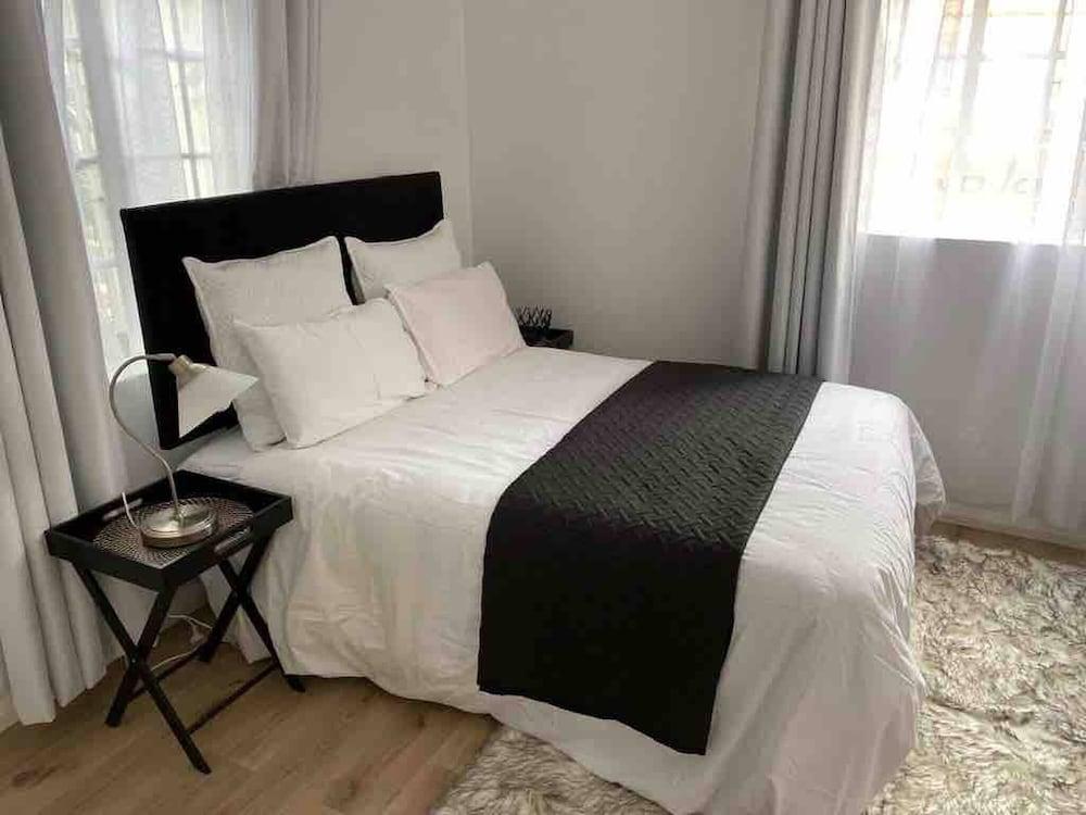 Charming Executive Studio, Solar Power, Wifi Room