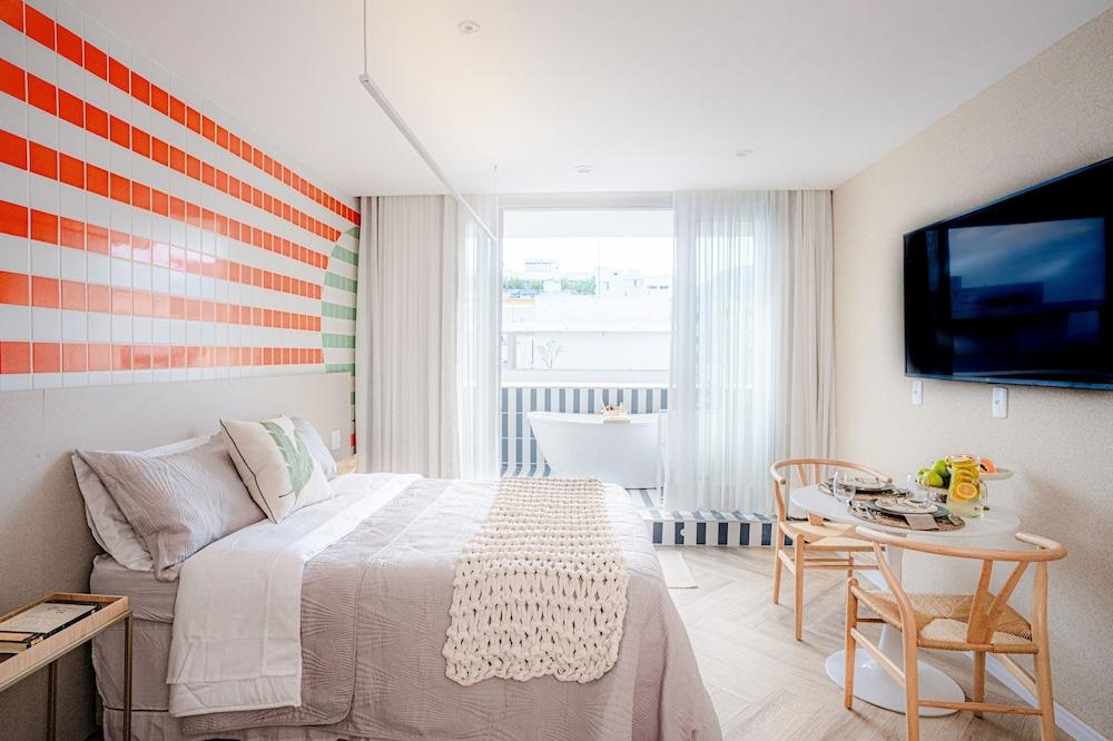 Sea View and Balcony With Bathtub PJ Standard Room