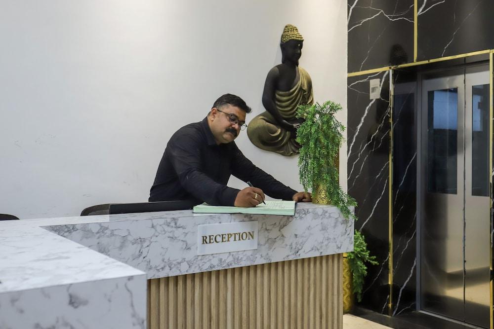 هوتل جولموهار بلازا باي أوروفيل إنتي منطقة الاستقبال