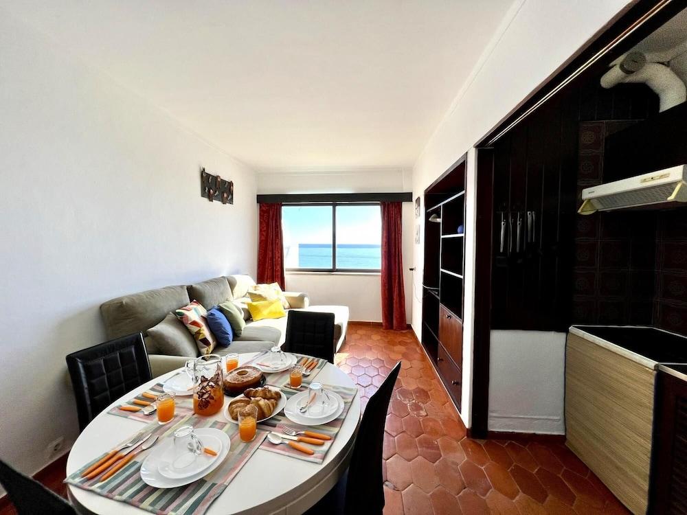 Albufeira Beach Ocean View 4 by Homing Room