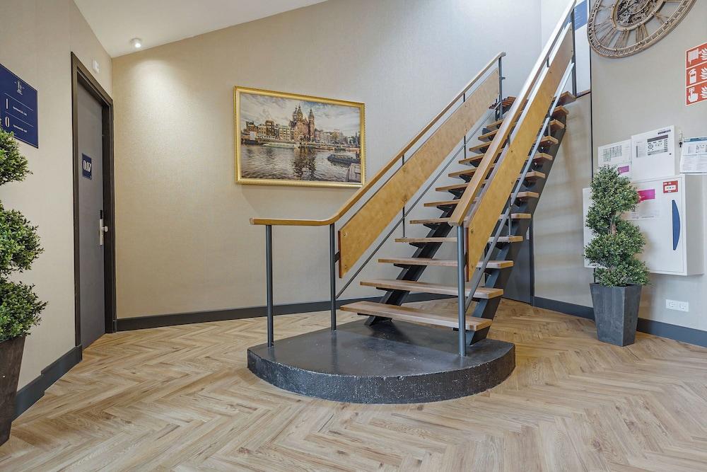 Bens The Walton Interior Detail