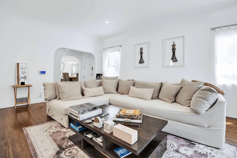 بيرنسايد باي أفانتستاي مودرن، بوو  تشيك لا هوم