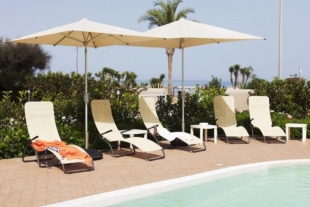 Astro Suite Hotel Exterior