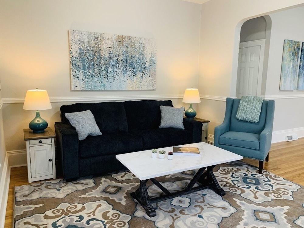 Stunning Bungalow Next to Unc - Free Cruiser Bikes!