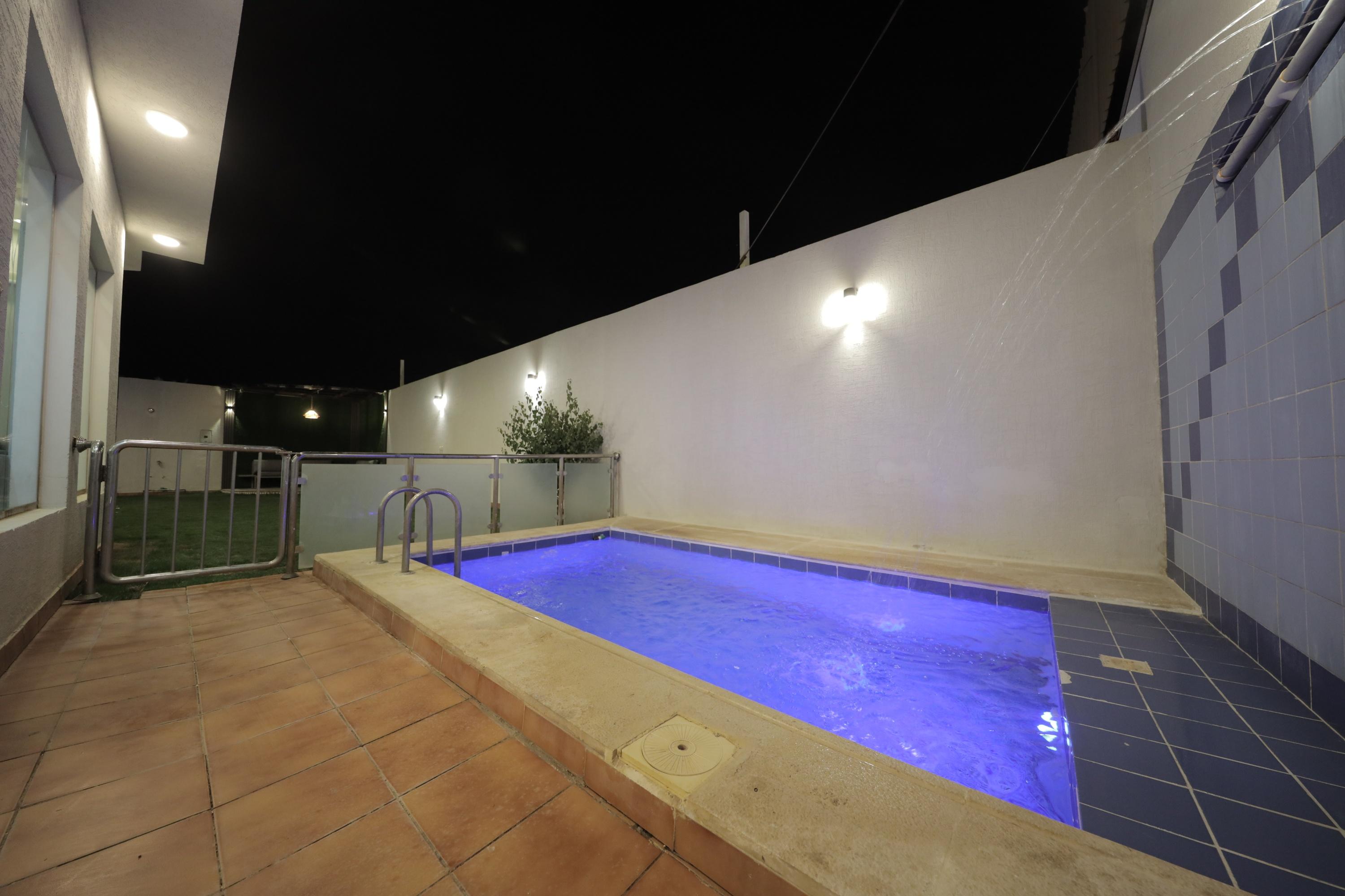 شاليه بتصميم رائع ومسبح | 2661 حمام سباحة