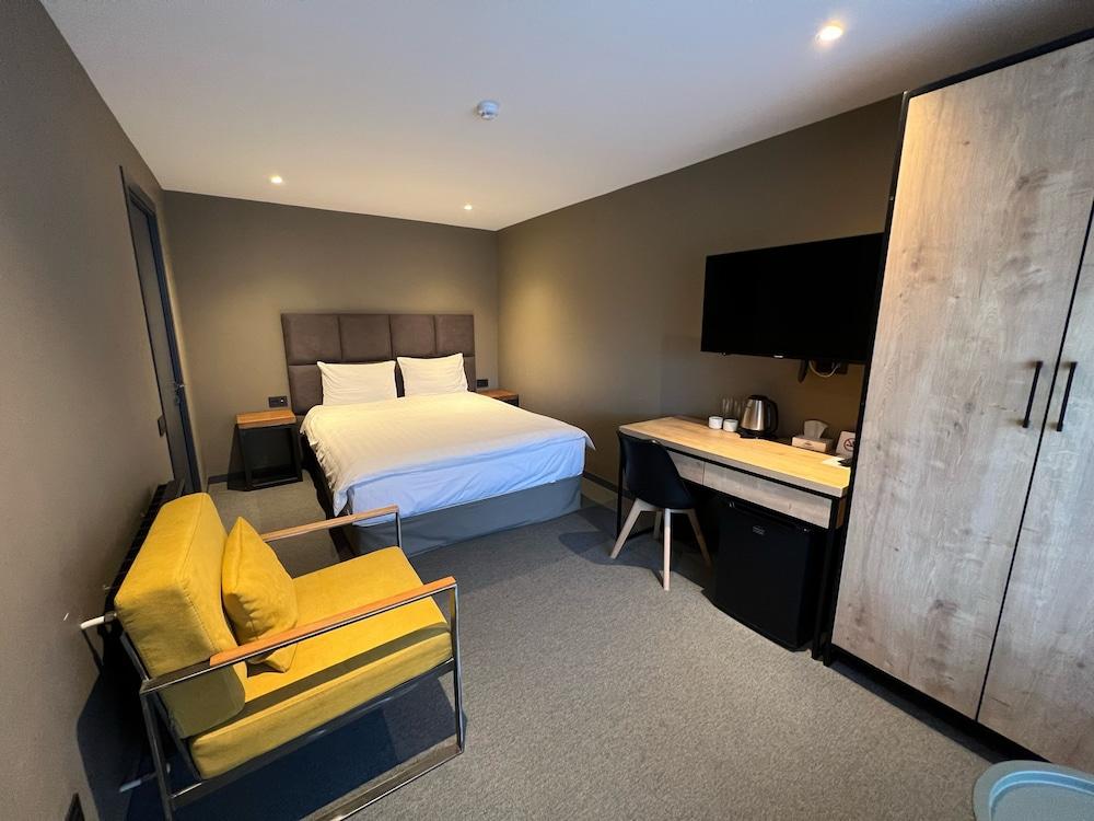 Teghenis Resort Room