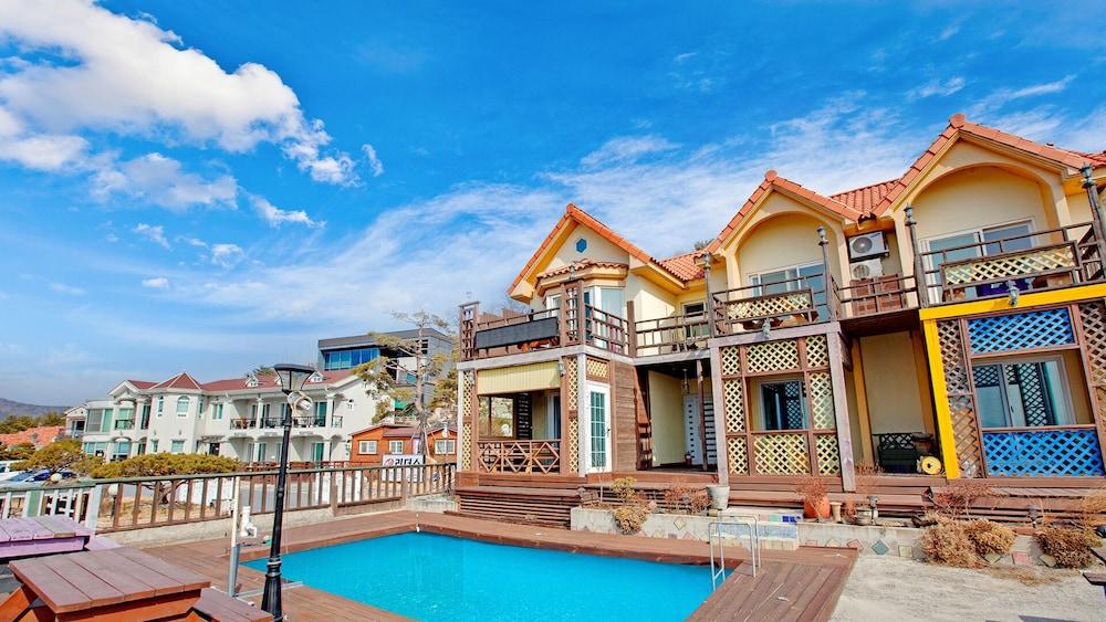 جيونجو بي هاوس بنسيون