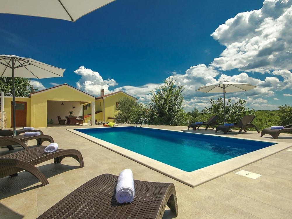 Peaceful Villa in Groznjan With Swimming Pool Featured Image