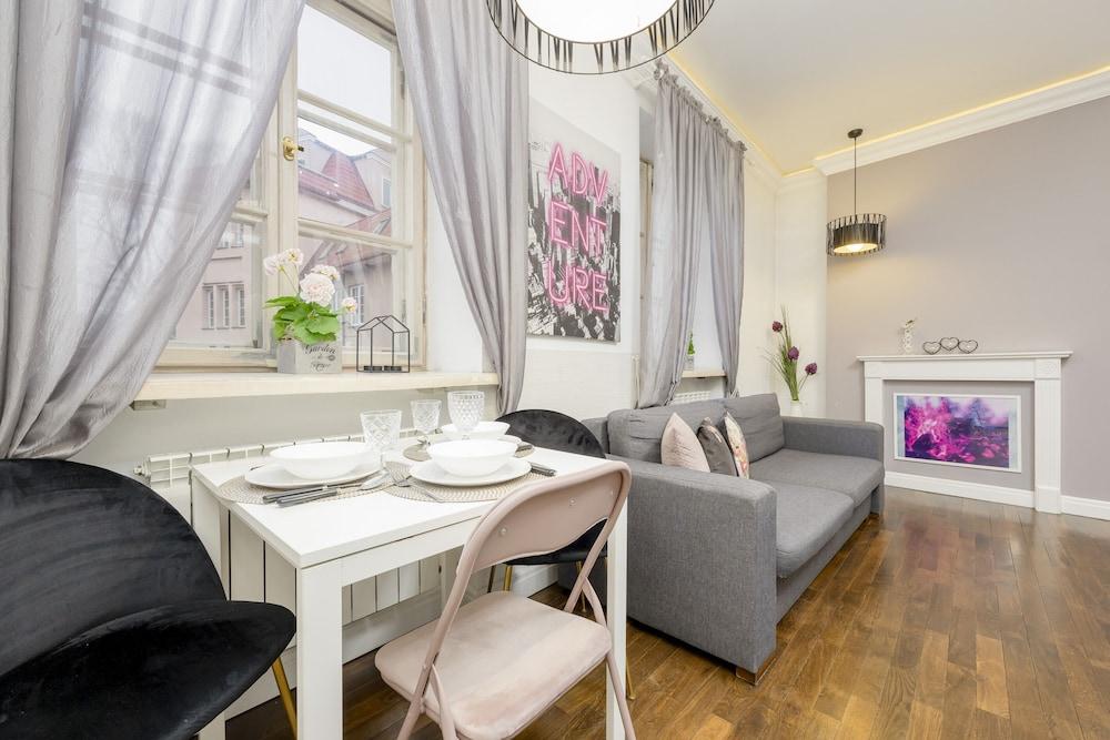 Atmospheric Mariensztat by Renters Room