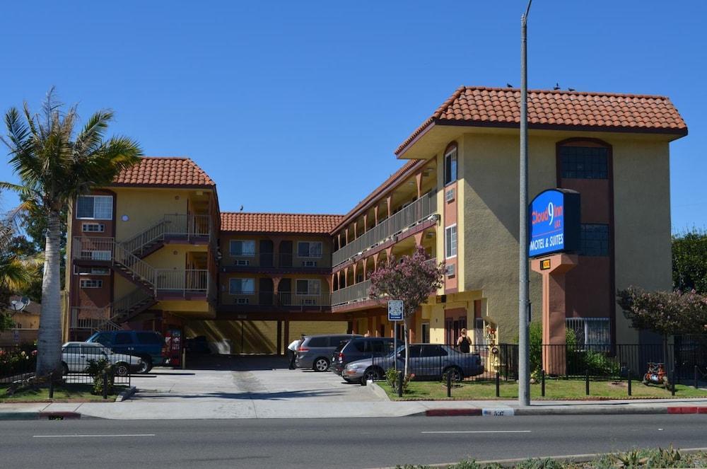 Cloud 9 Inn LAX Exterior