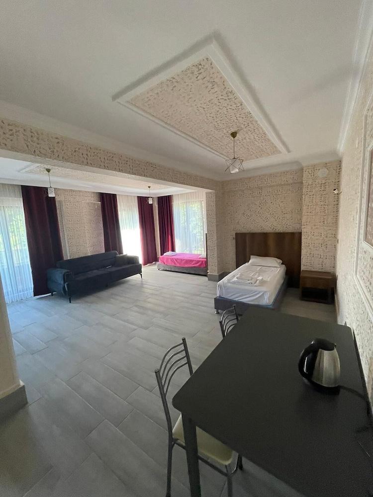 إيج سويت أوتل غرفة