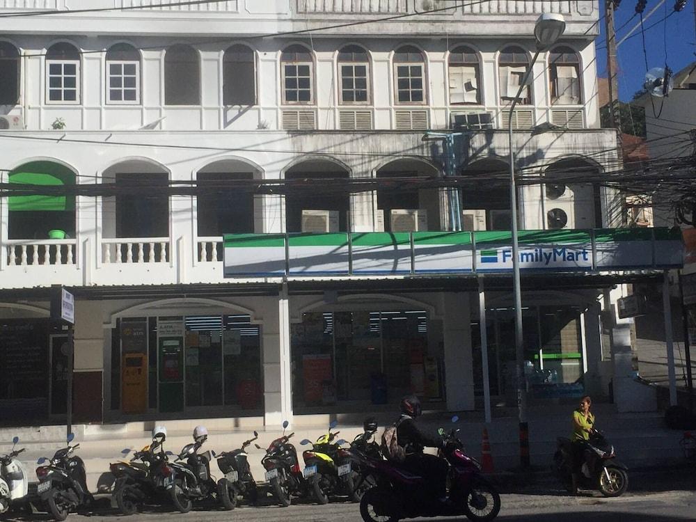 3 بد رومز 2 باث رومز نير باتونج بيتش 1 كا إ المنطقة الخارجية