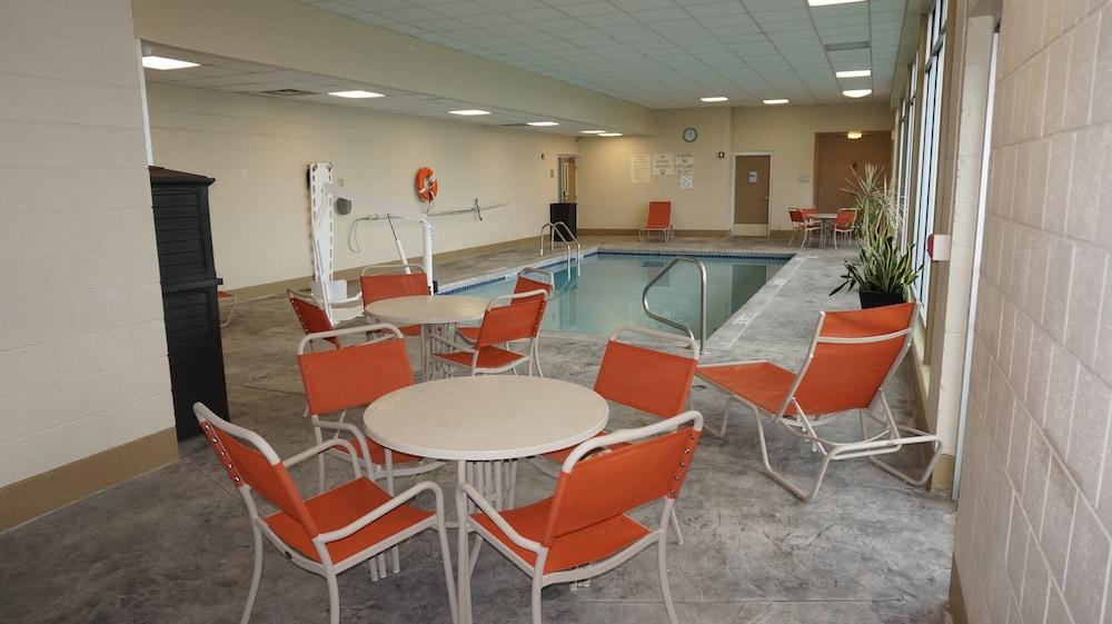 بست ويسترن أيربورت إن آند سويتس كليفلاند زحليقة مائية