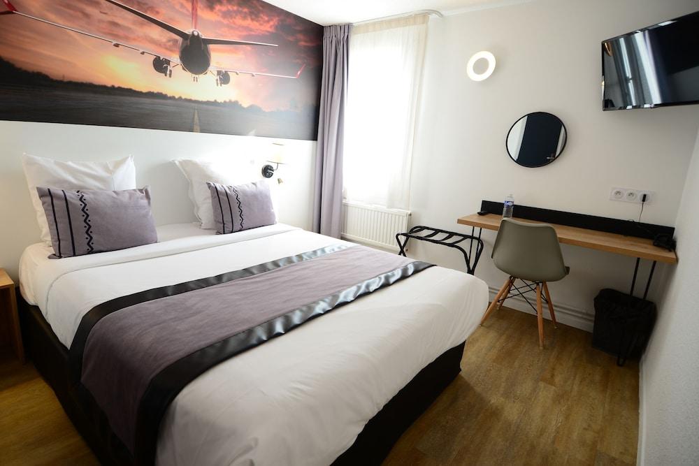 Logis Cris Hôtel et Restaurant - Lyon Sud-Est Room