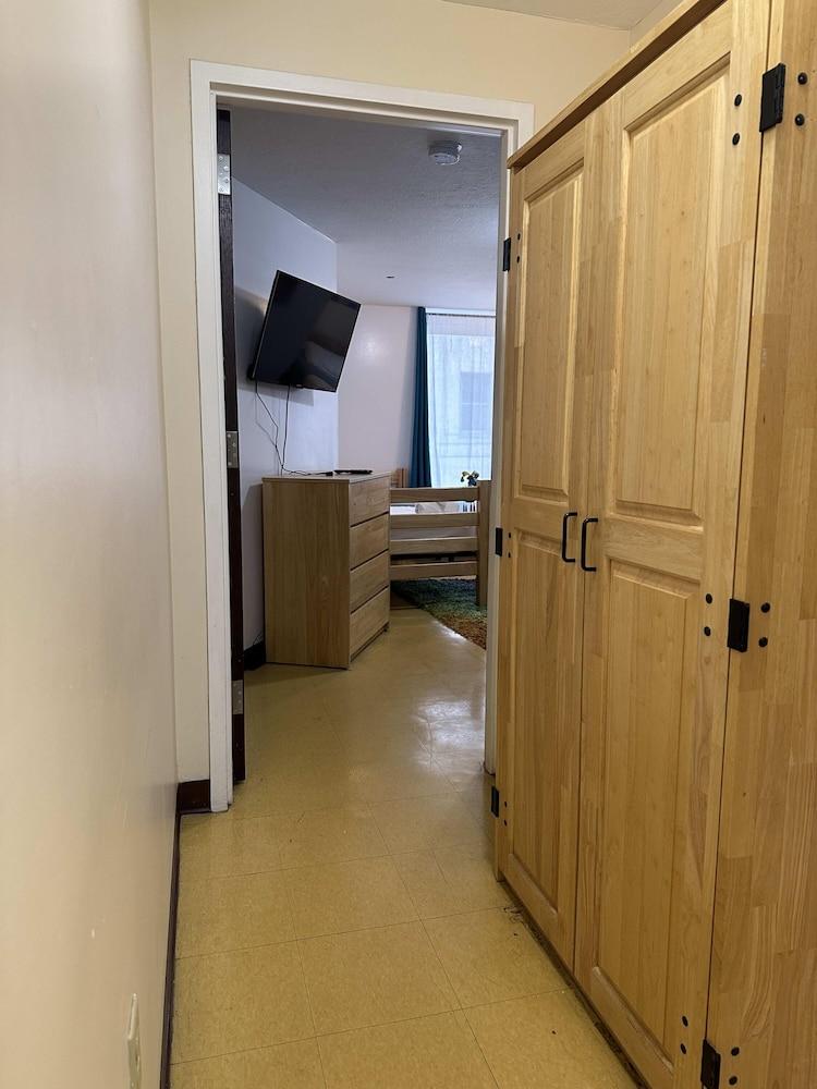 Cute Downtown APT Quick Safe Walk to PPG Arena Room