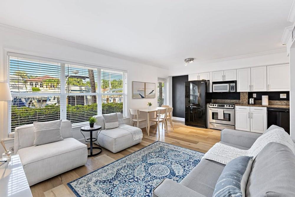 Beach Apt With Waterview in Las Olas Blvd Room