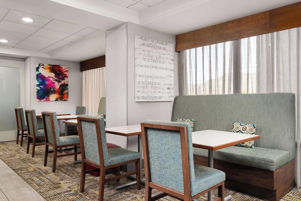 Hampton Inn Roanoke/Hollins - I-81 Lobby