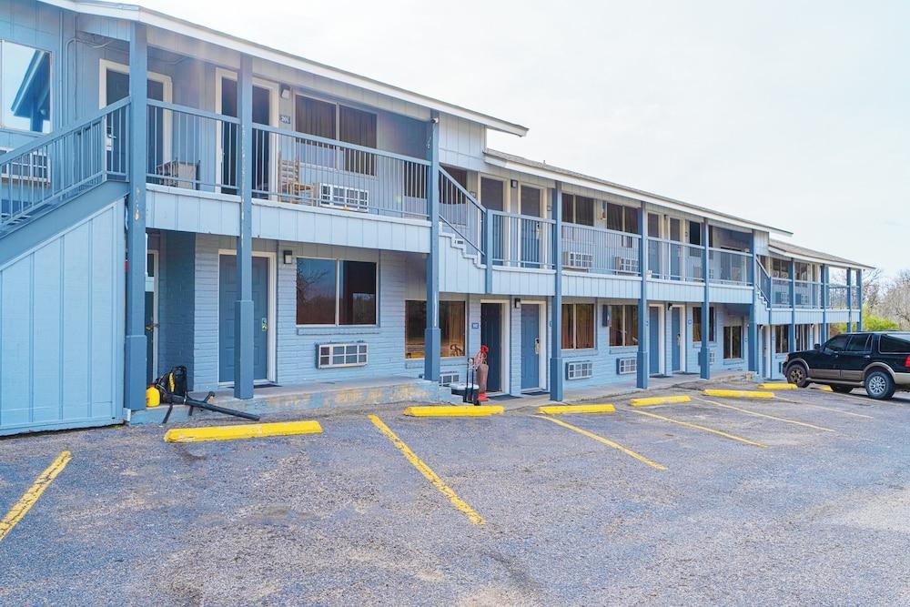 Regency Inn By Oyo Three Rivers