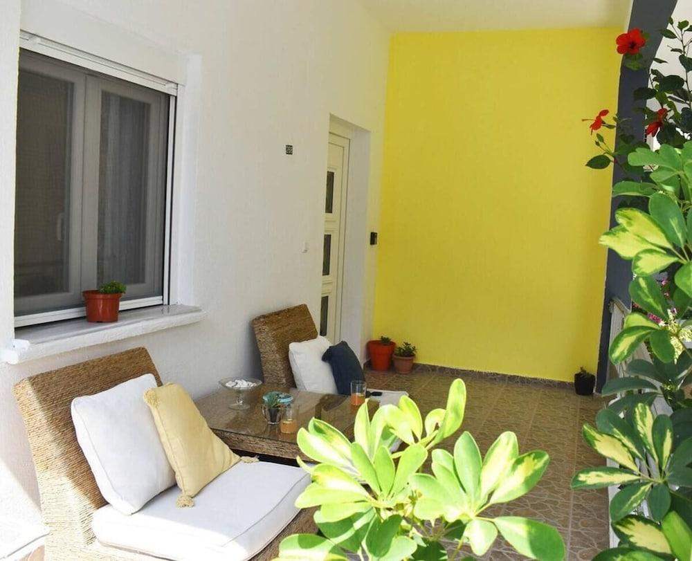 Pirgos Colorful Studio Parking Wifi Ac Property Grounds
