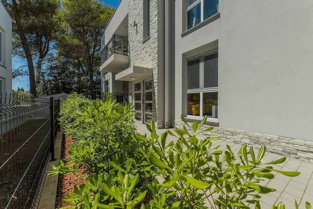 Apartment Djian Exterior