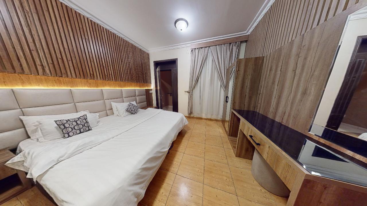 Comfy Chalet with Comfortable and Simple Furniture | 2039 Room