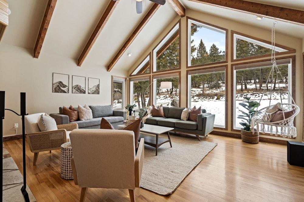 The Caribou Lodge No Service Fees Hottub Featured Image