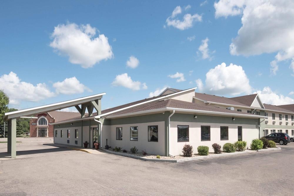 دايز إن باي ويندام ووترتاون