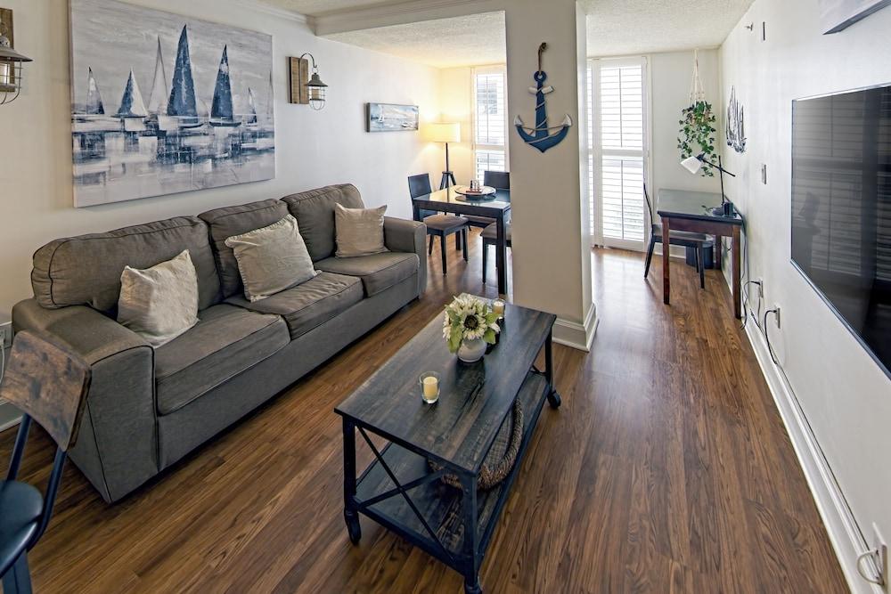 1 Bedroom Steps to Marina and CocoWalk