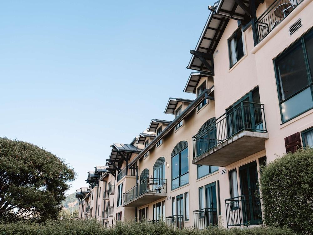 هوتل سانت موريتز، كوينزتاون - إم جاليري