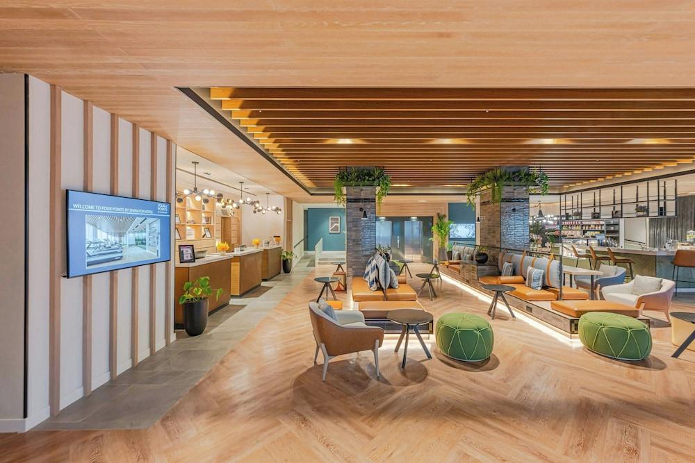 فور بوينتس باي شيراتون الملك عبد العزيز الردهة