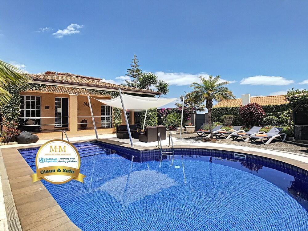 Vila do Vale by MHM
