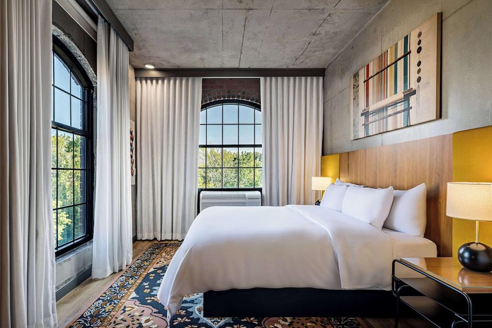 ذا لوم هوتل، تابيستري كوليكشن باي هيلتون