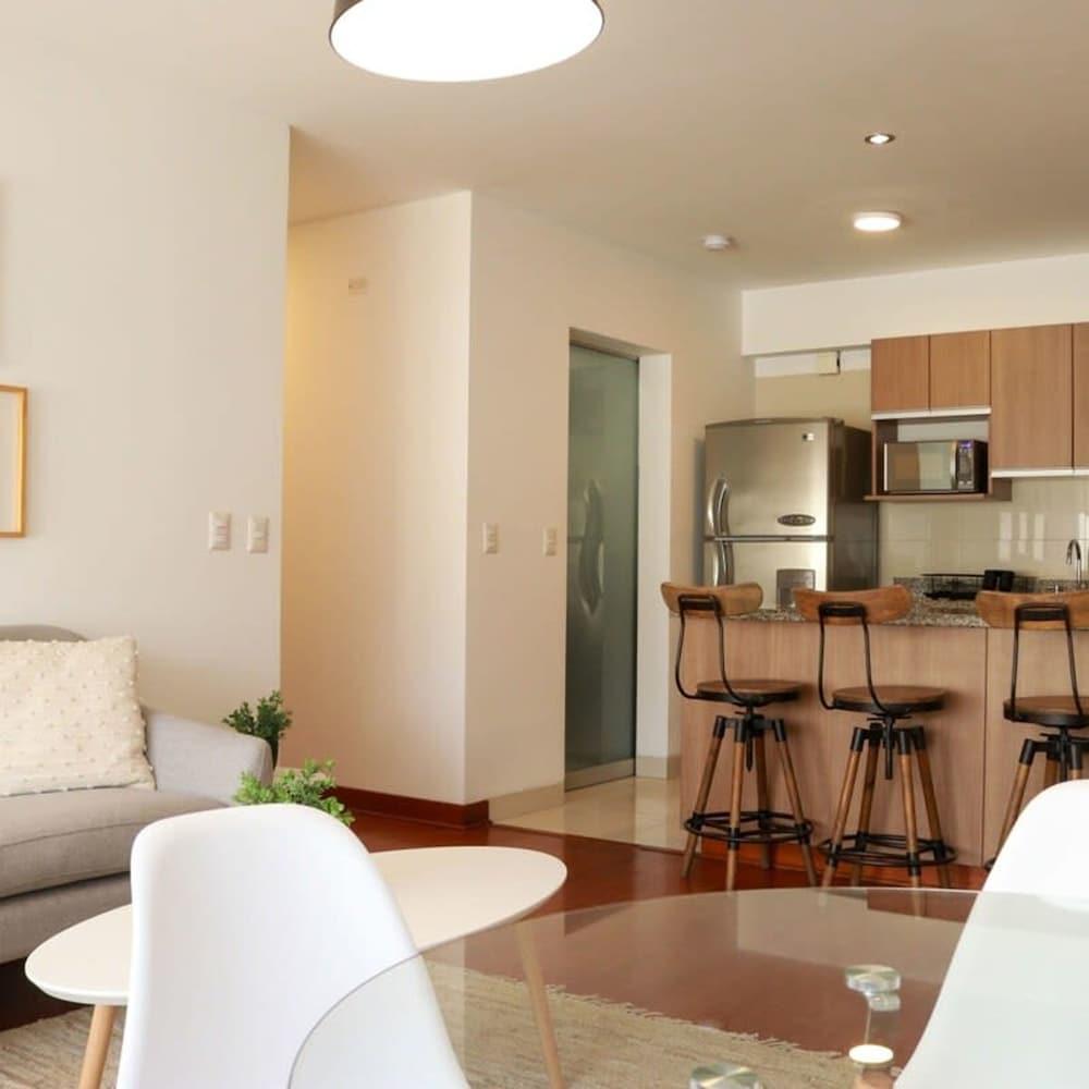 دبي اوتستاندن جي ي بد رو اون ميرافلوريز غرفة