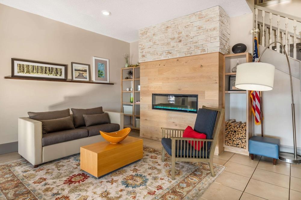 كانتري إن آند سويتس باي راديسون، ووتر تاون، داكوتا الجنوبية الردهة