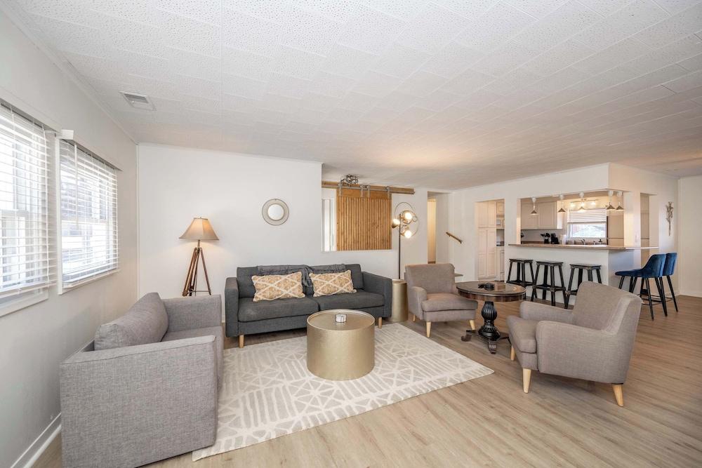 The Grand Elm Suite 2 Sleeps 6