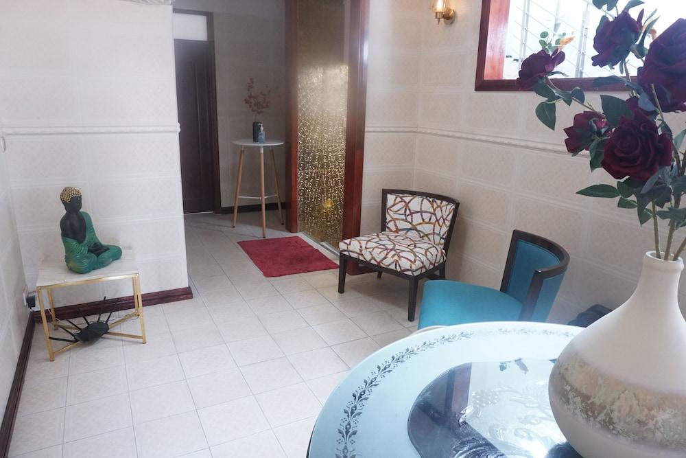 هابي أورز جيست هاوس