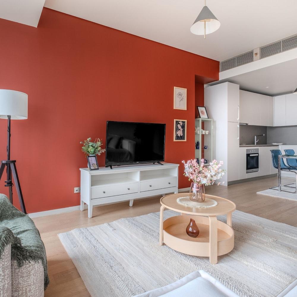 Studio at Torun Center 5 min to Metro and Astoria Room